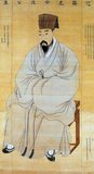 Little is known about Shim Deuk-gyeong (1629-1710) except that he passed the lower civil service examination in 1693, the 19th year of King Sukjong. In this portrait he is wearing a Confucian scholar's overcoat and a tiered black horsehair hat and seated on a stool, in a three-quarter view from left.<br/><br/>

The two colophons, both composed by Yi Seo (1662-1723), reveal that the portrait was painted by Yun Du-seo (1668-1715) in the 11th month of 1710, the 36th year of Sukjong, four months after Shim's death.