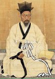 This is a portrait of Hwang Hyeon (1855-1910), a scholar and patriot toward the end of the Joseon period, produced by Chae Yong-sin (1850-1941).<br/><br/>

Chae painted the portrait in May 1911, a year after Hwang's death, based on the photograph but changing the costume and pose. Hwang is portrayed wearing a Confucian scholar's overcoat (simeui) and a tiered black horsehair hat, sitting on a decorative mat and holding a book and a fan in his hands.